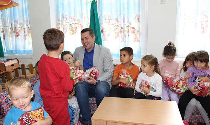 Az óvodákban járt a szenttamási polgármester